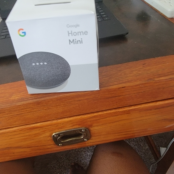 Google Home Mini - Picture 2 of 6